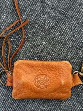 Roots Genuine Leather Coin Pouch Keychain Wallet Brown